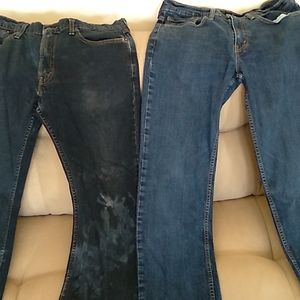2 pairs of Levis